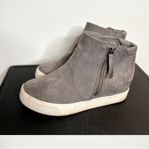 Universal Thread Gray Ankle Boots